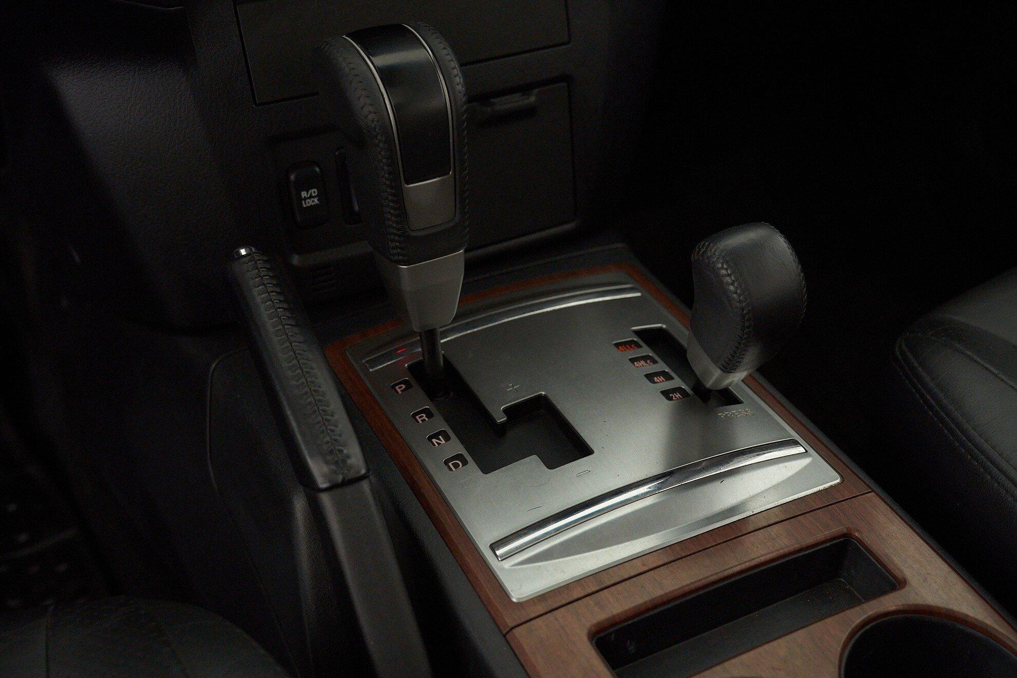 Mitsubishi Pajero 2008, белый