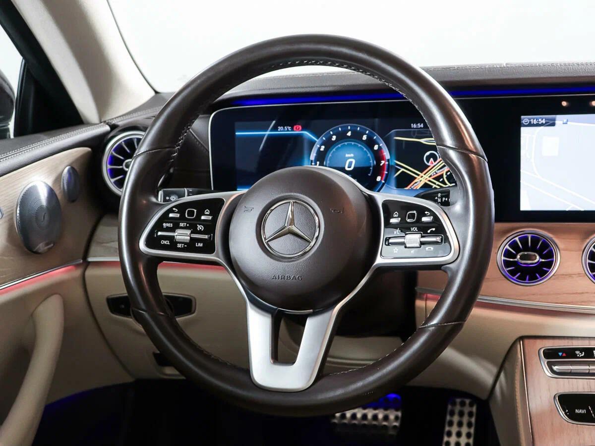Mercedes-Benz E-Класс 2018, красный