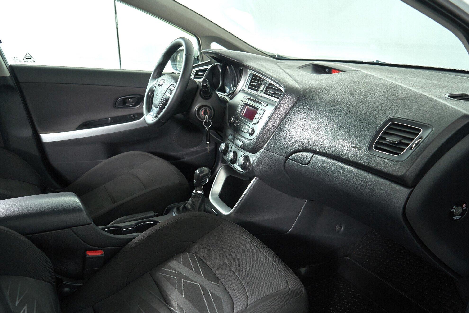 Kia Ceed 2017, белый