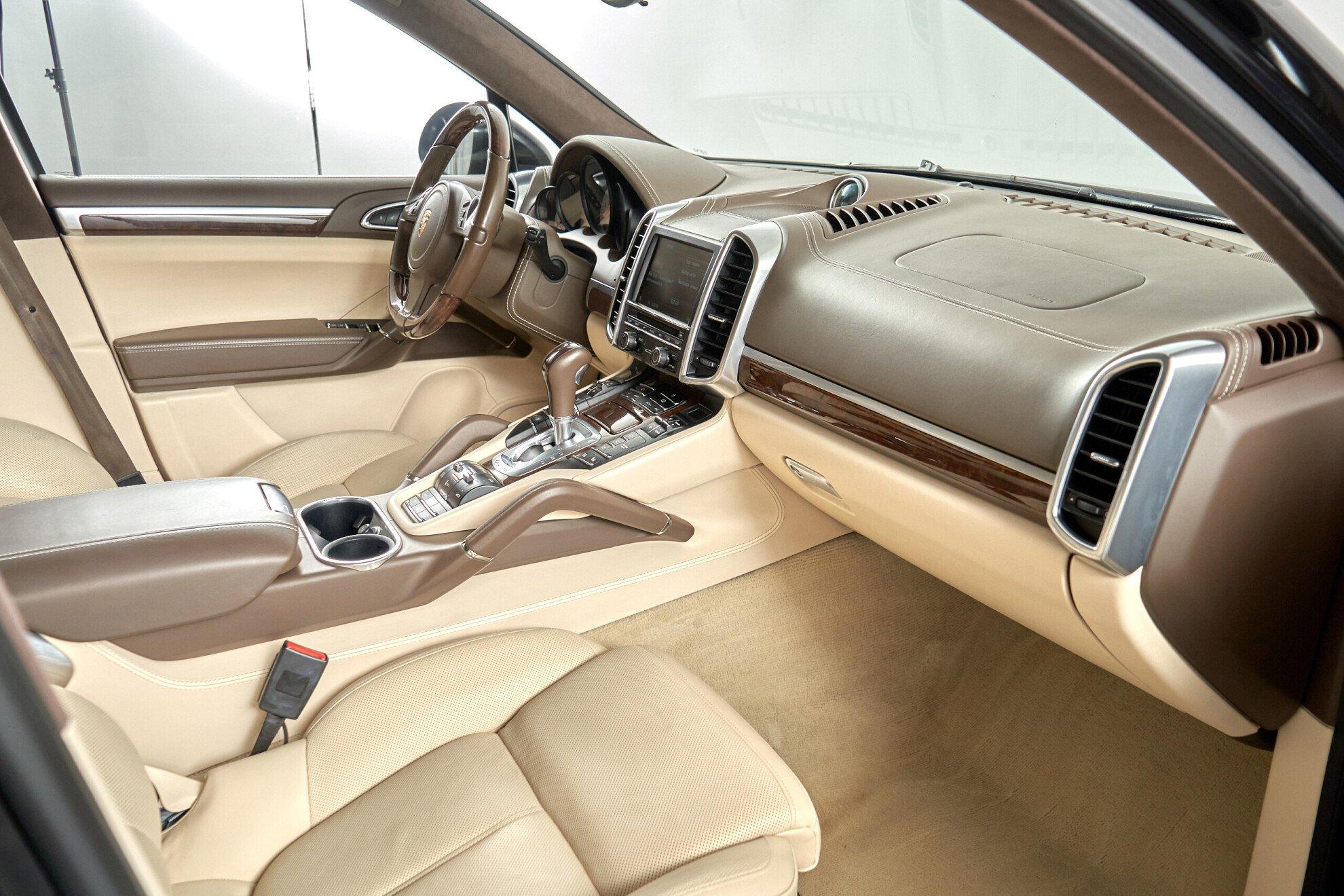 Porsche Cayenne 2012, черный