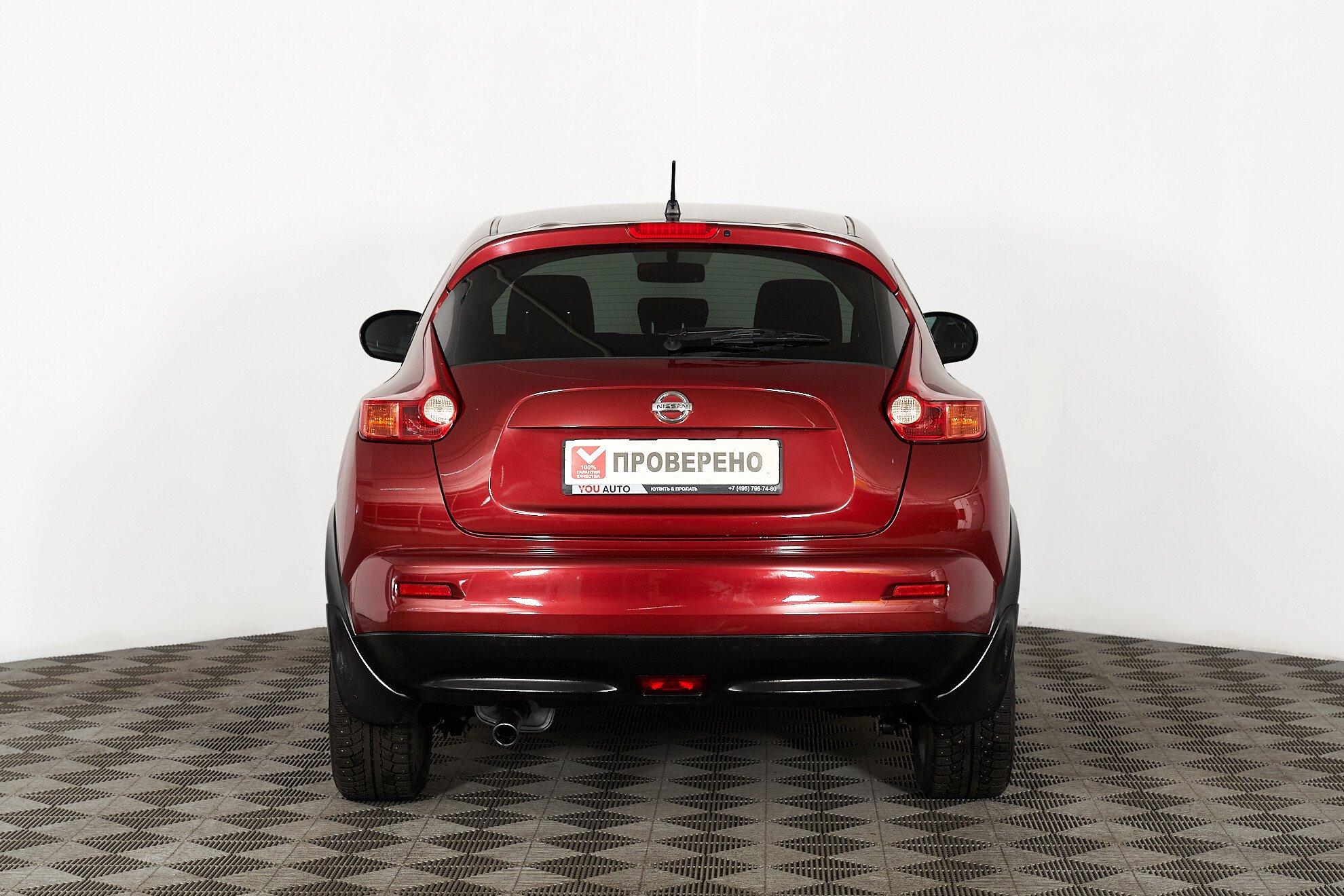 Nissan Juke 2011, красный