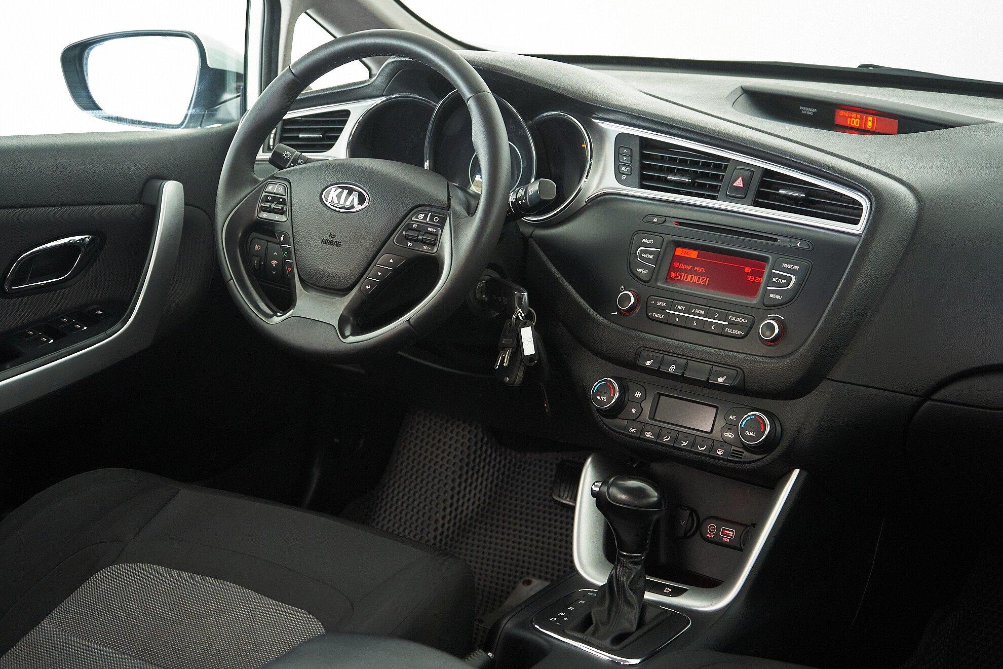 Kia Ceed 2018, белый