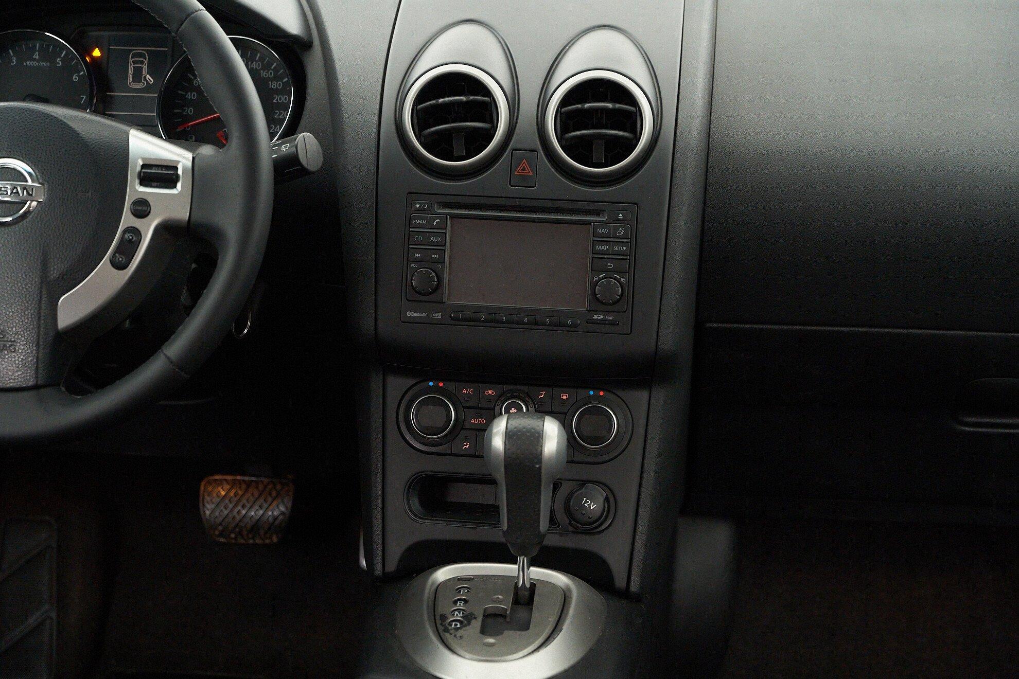 Nissan Qashqai 2012, белый