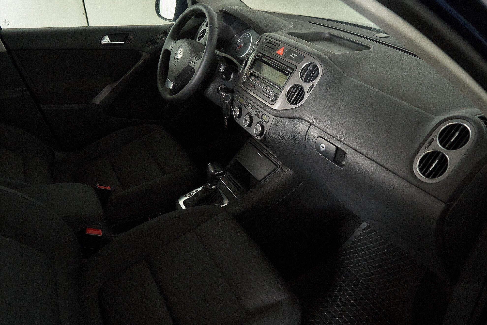 Volkswagen Tiguan 2011, синий