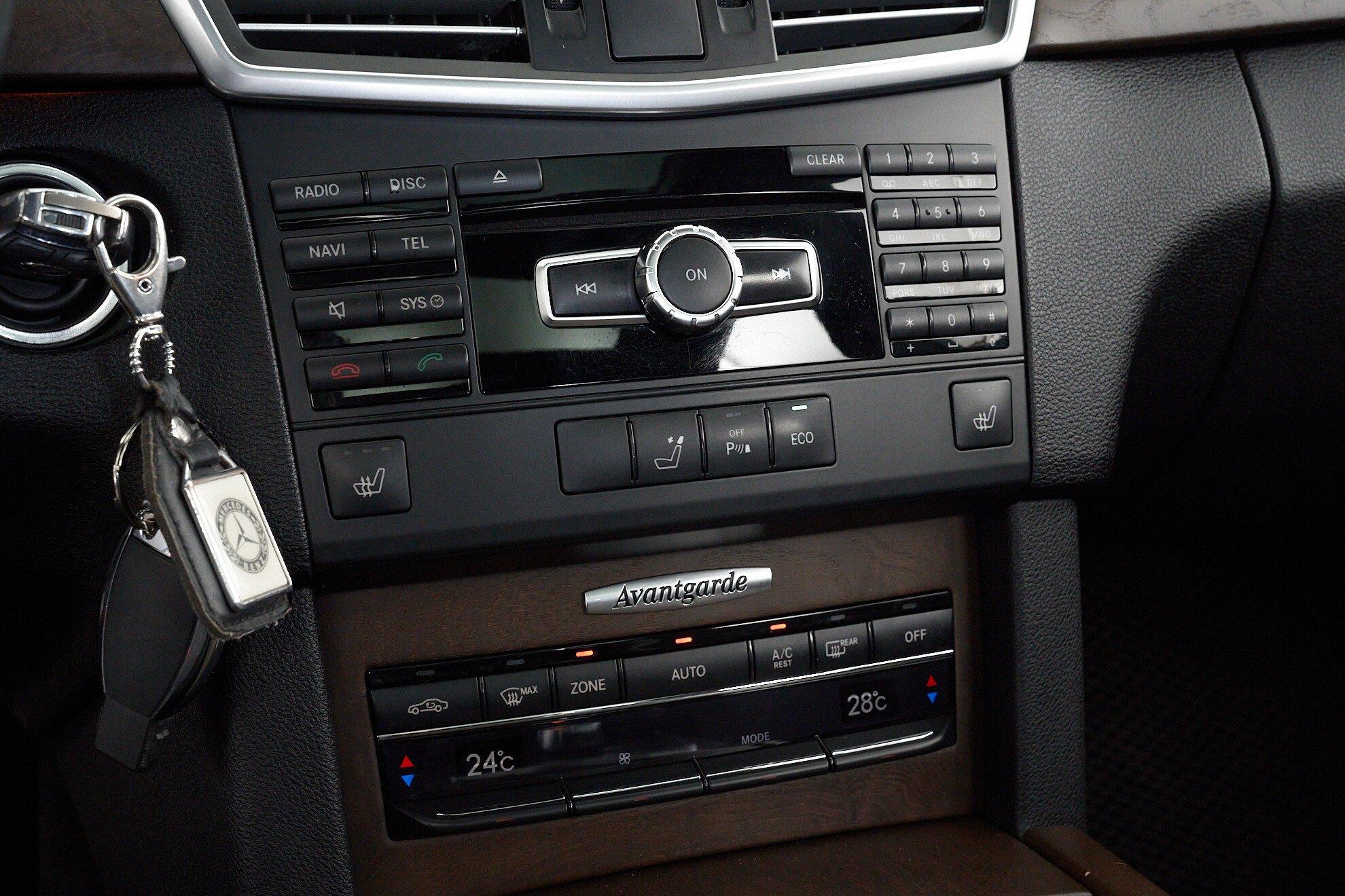 Mercedes-Benz E-Класс 2012, черный
