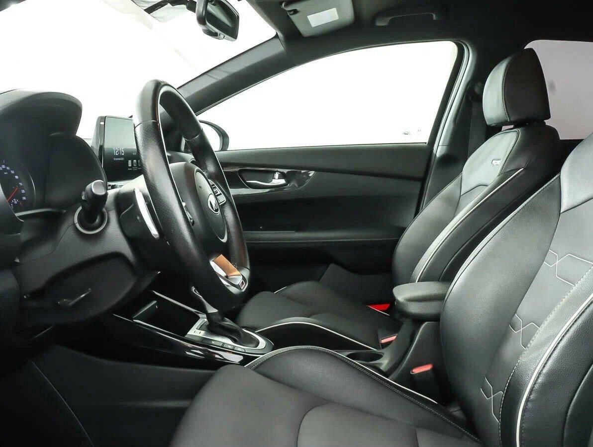 Kia Cerato 2021, красный