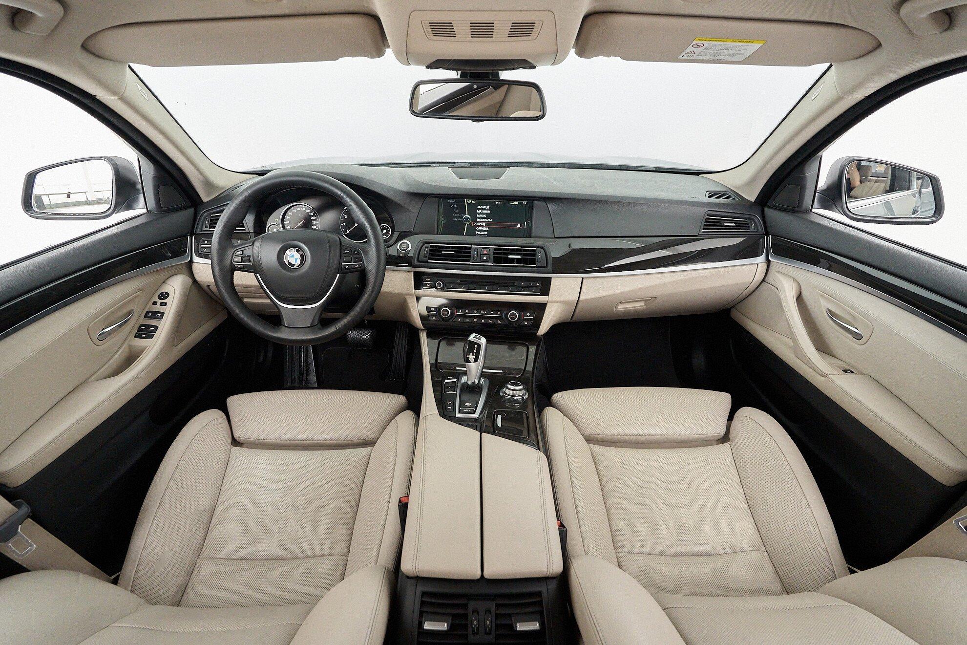 BMW 5 серии 2012, серый