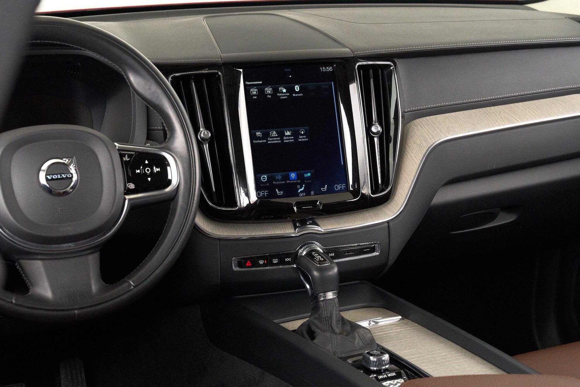 Volvo XC60 2019, красный