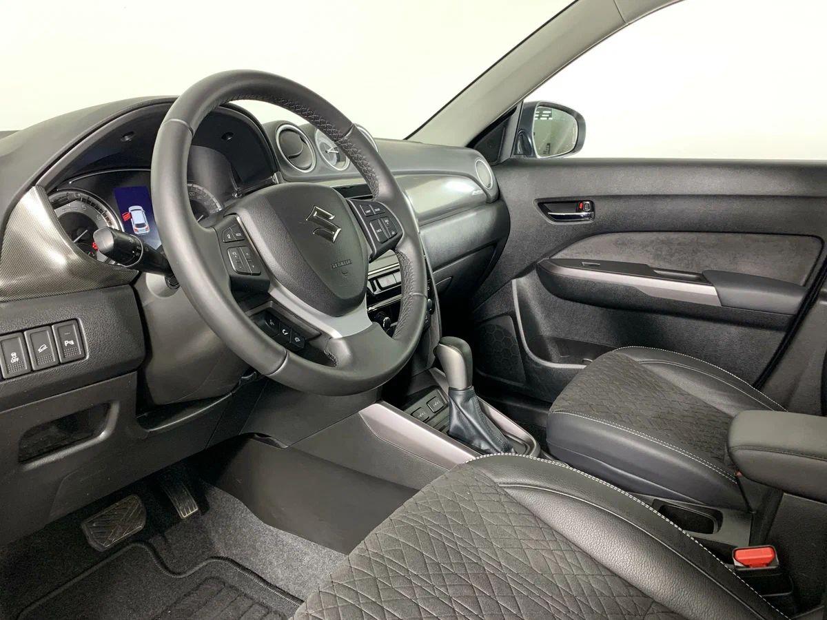 Suzuki Vitara 2021, серый