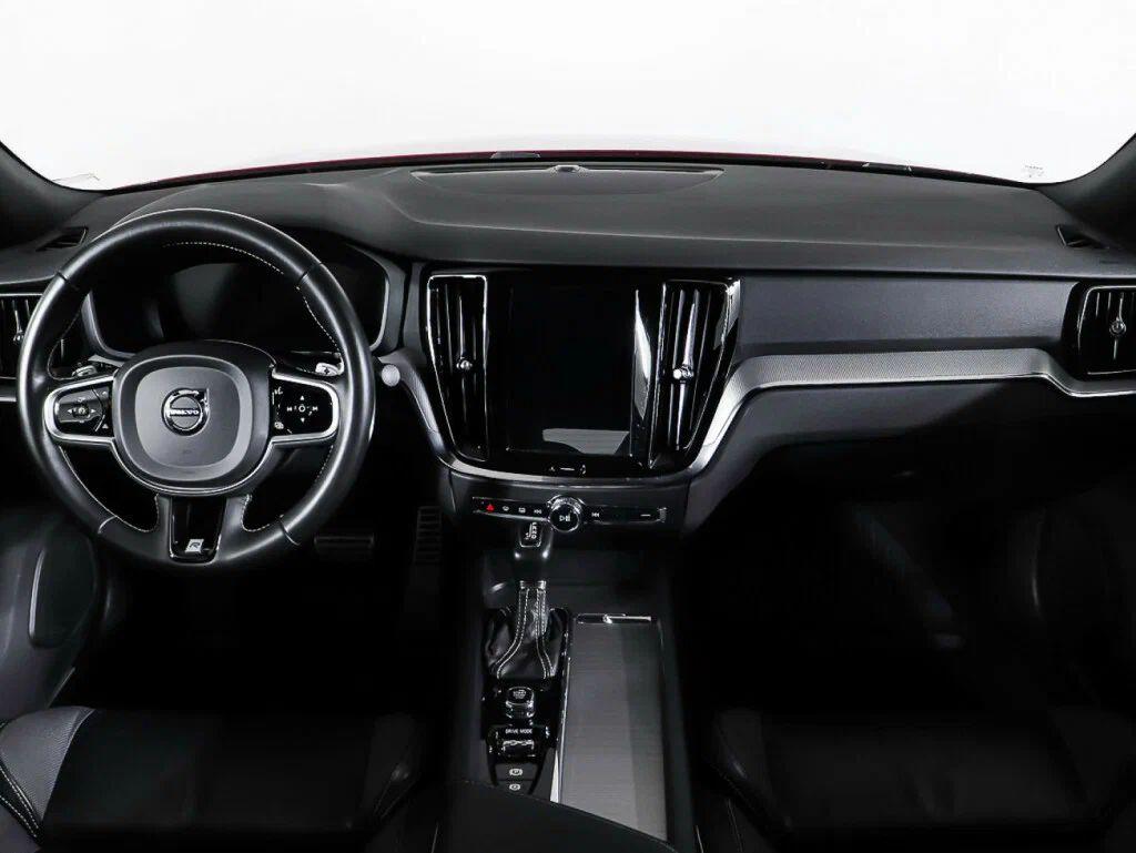 Volvo S60 2020, красный