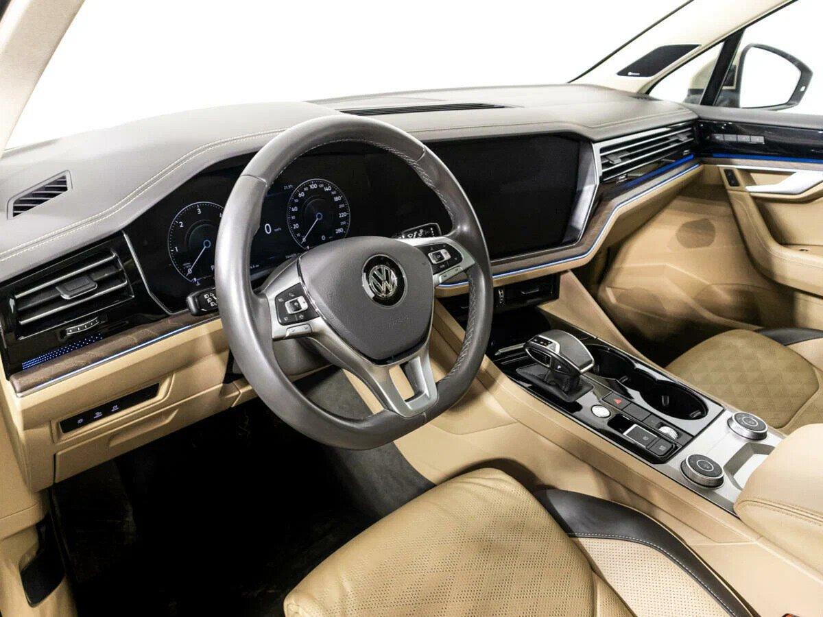 Volkswagen Touareg 2018, бежевый