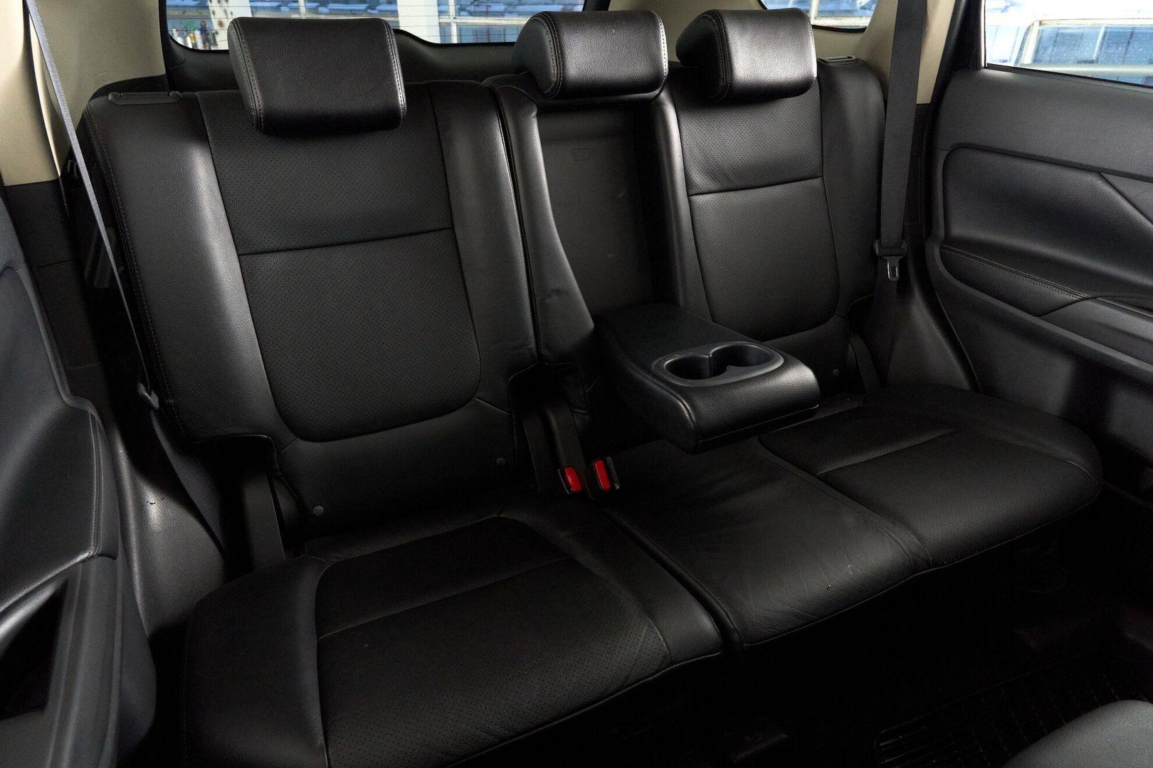Mitsubishi Outlander 2014, черный
