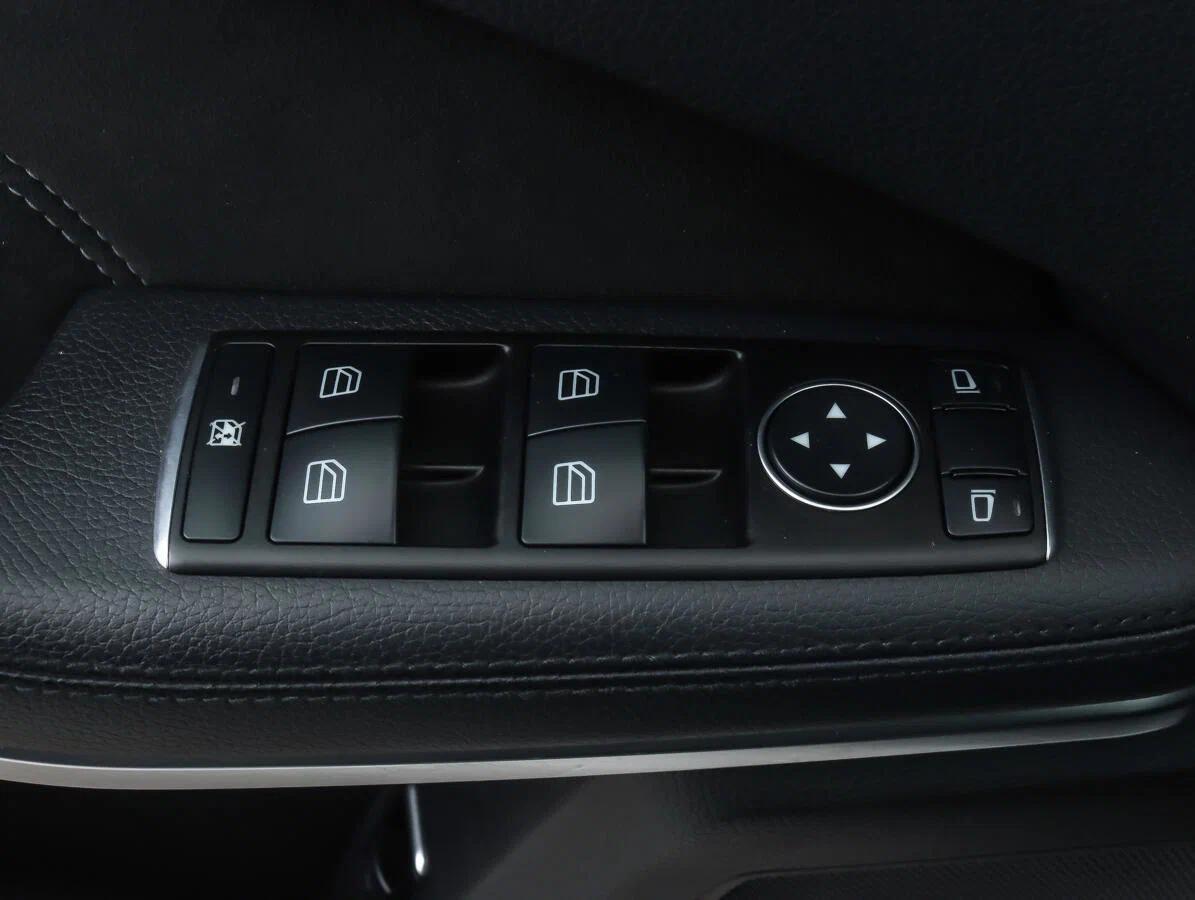 Mercedes-Benz E-Класс 2014, белый