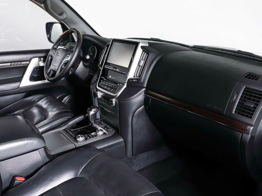 Toyota Land Cruiser 2019, черный