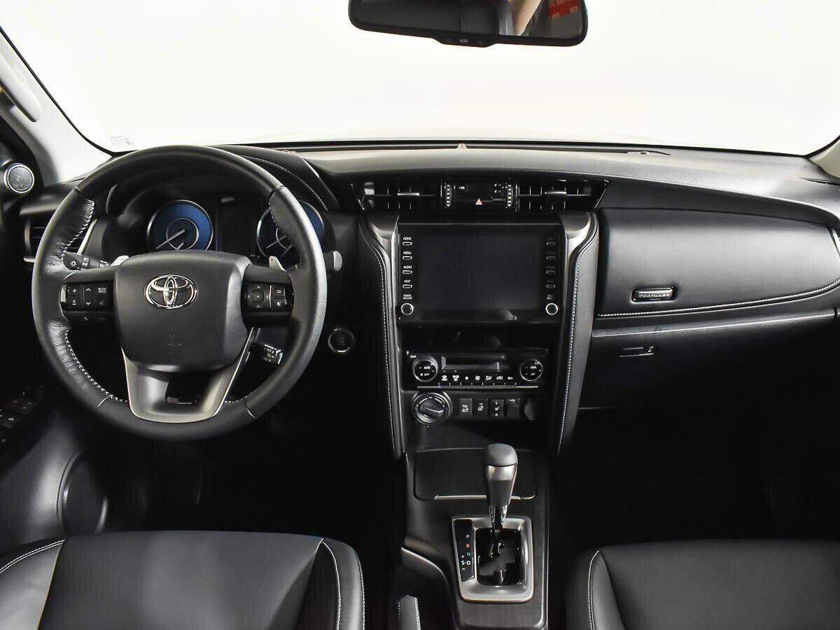 Toyota Fortuner 2021, черный