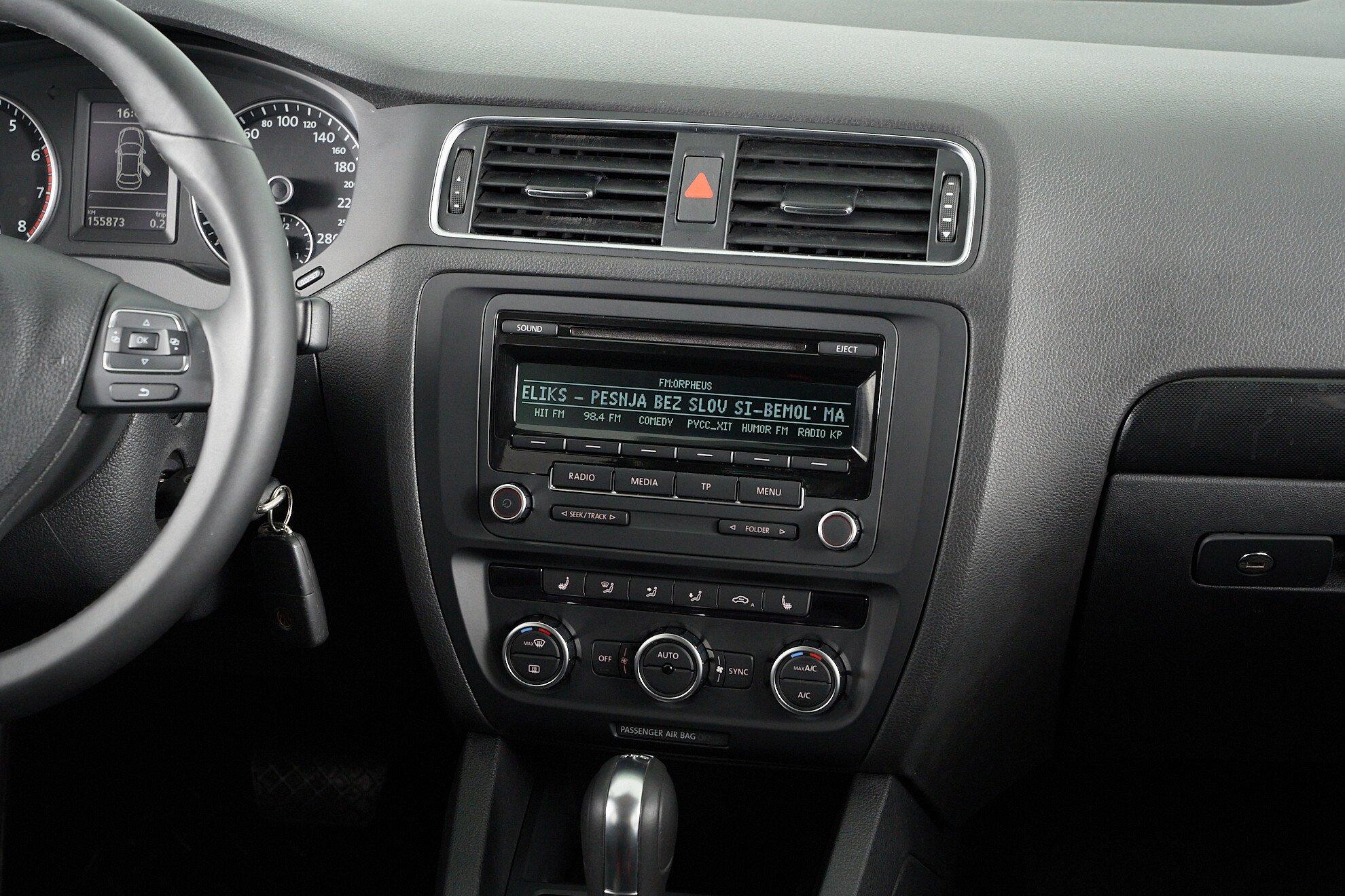 Volkswagen Jetta 2013, белый