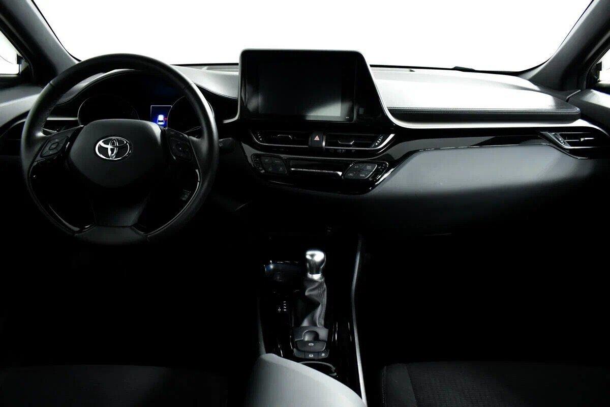 Toyota C-HR 2021, черный
