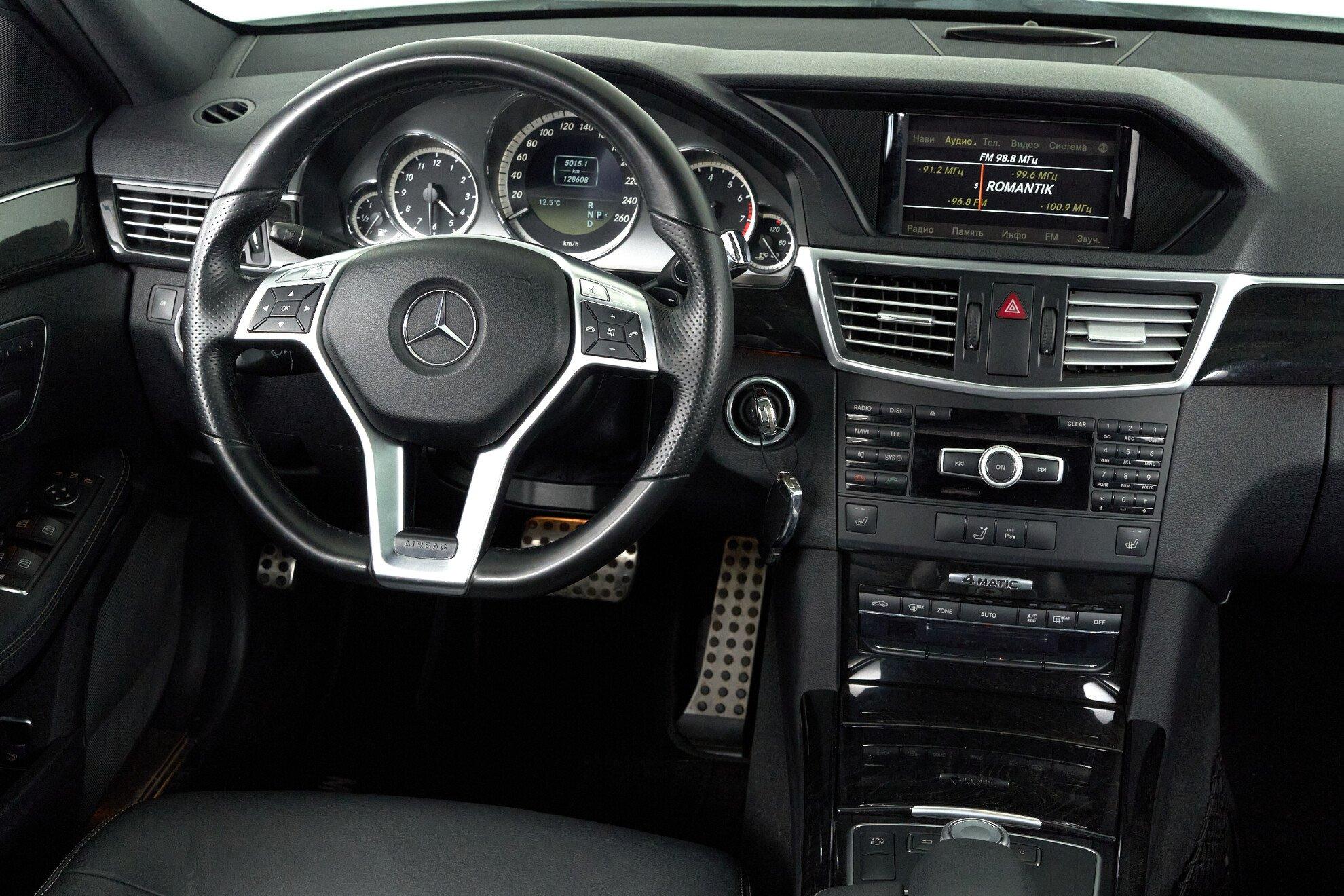 Mercedes-Benz E-Класс 2012, белый