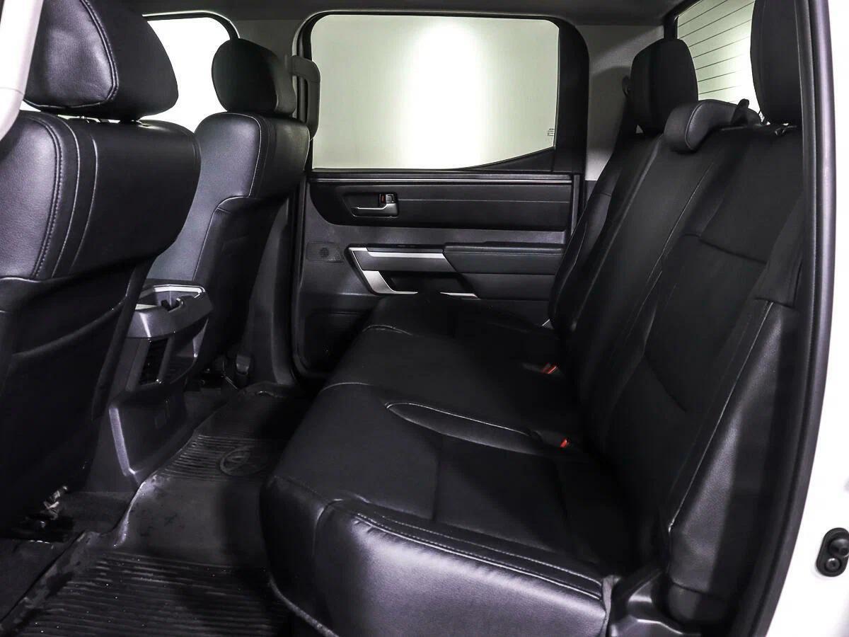 Toyota Tundra 2024, белый