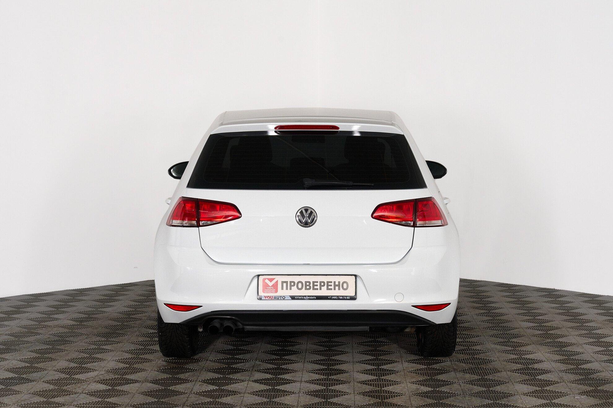 Volkswagen Golf 2013, белый