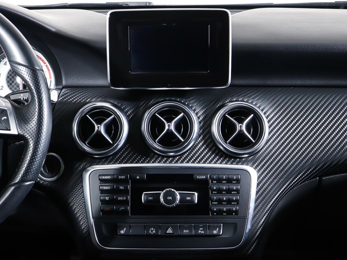 Mercedes-Benz A-Класс 2015, серебряный