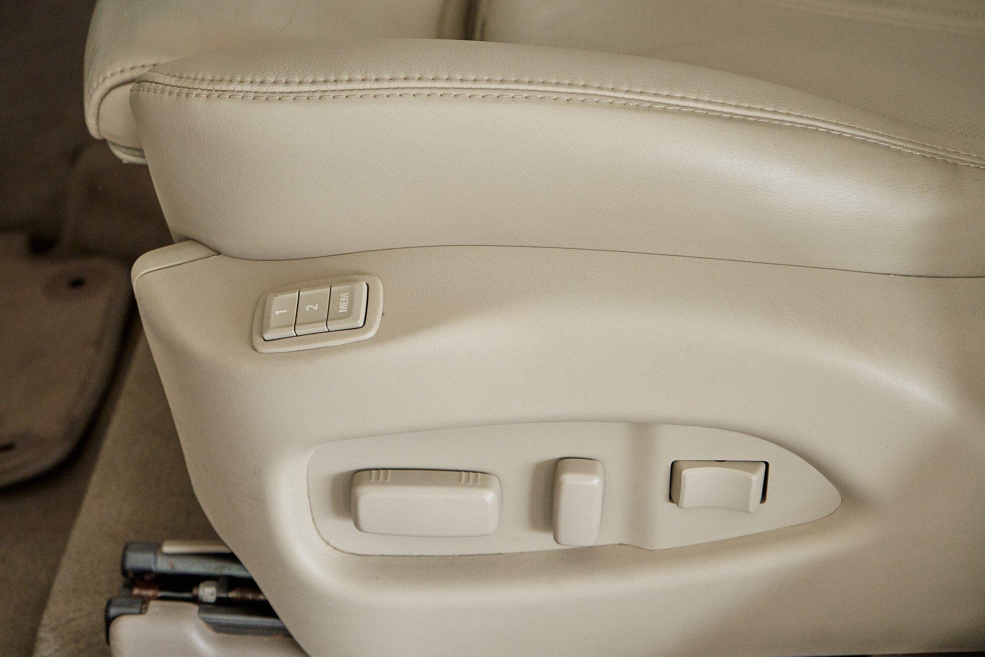 Cadillac SRX 2010, черный