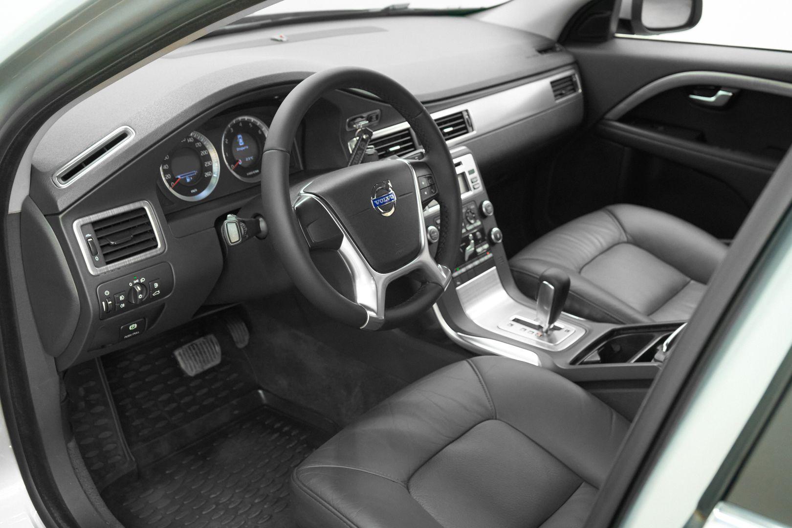 Volvo S80 2010, серебряный