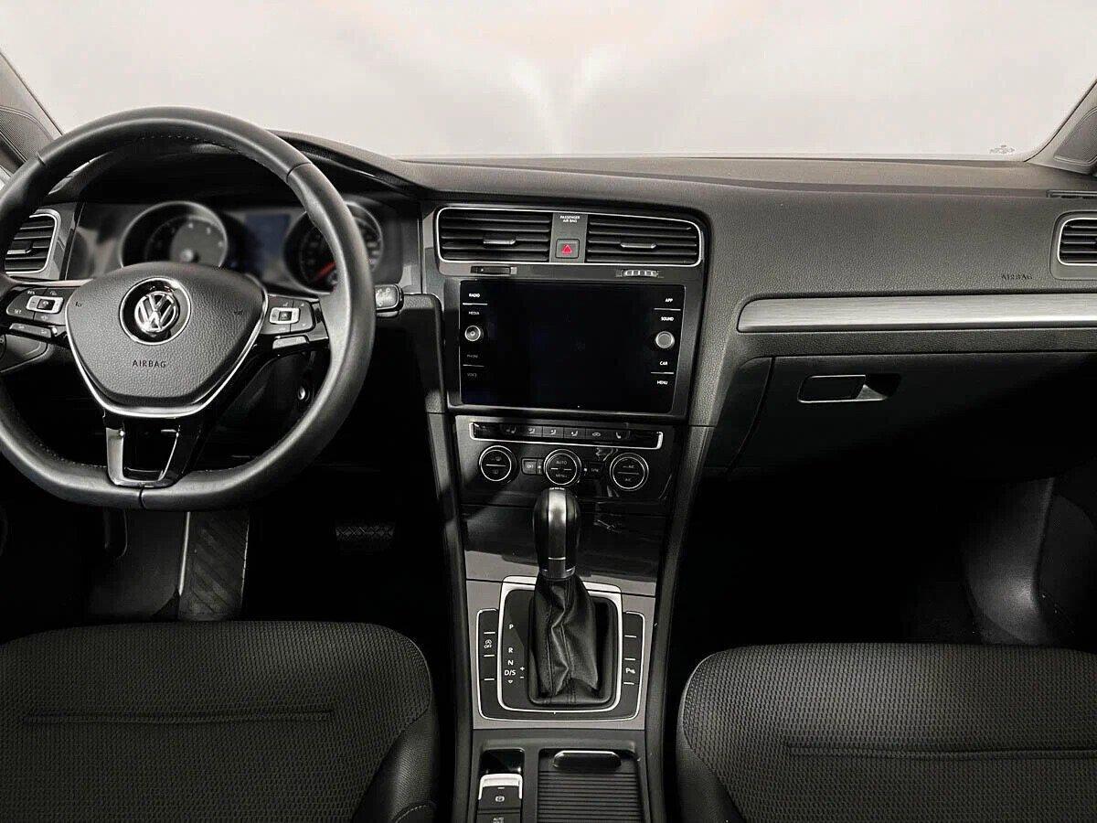 Volkswagen Golf 2018, бежевый