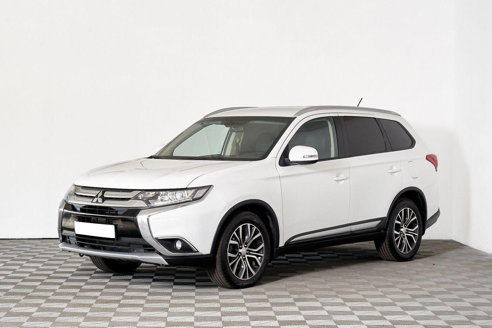 Mitsubishi Outlander 2017, белый