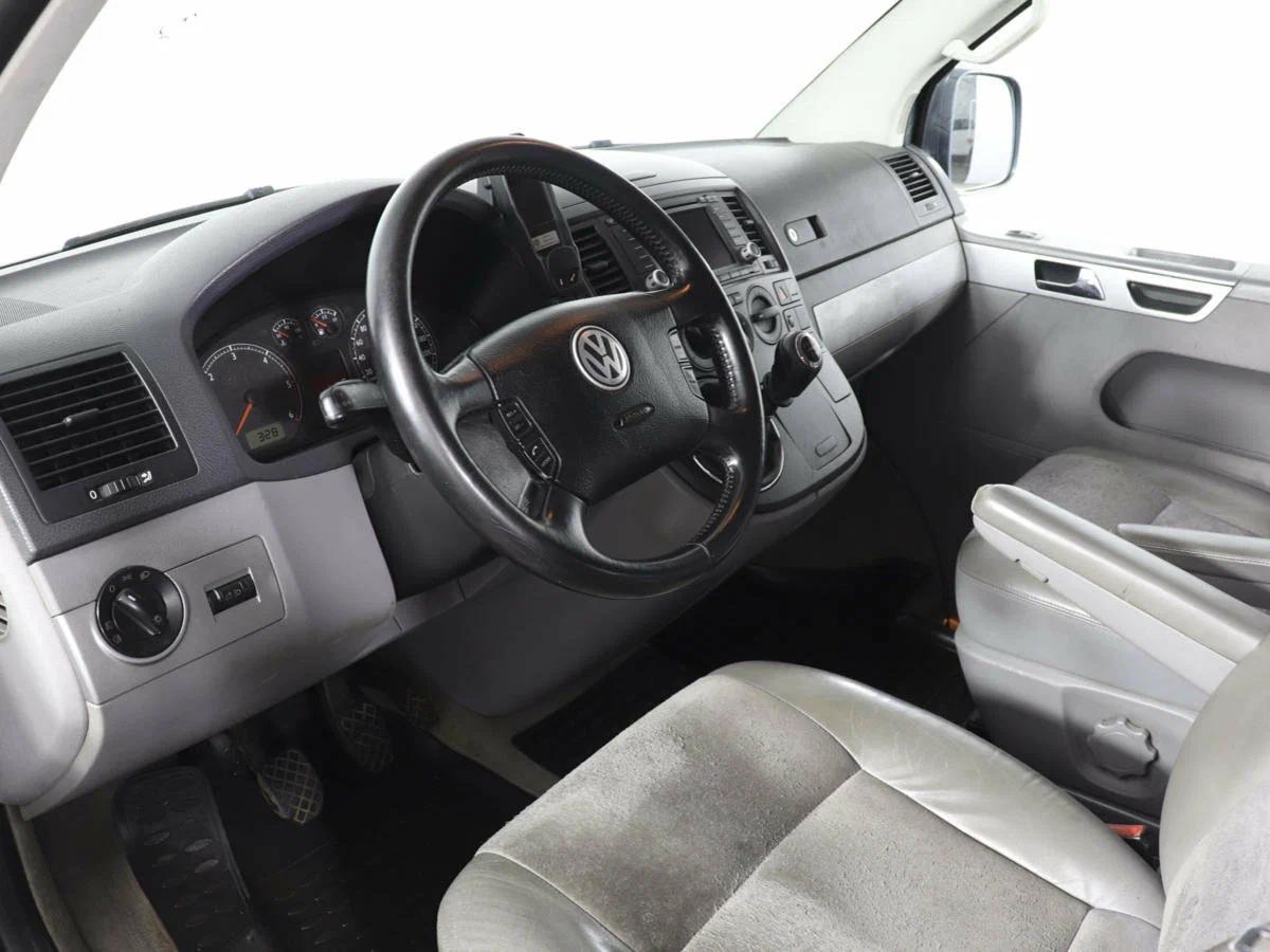 Volkswagen Multivan 2008, серый