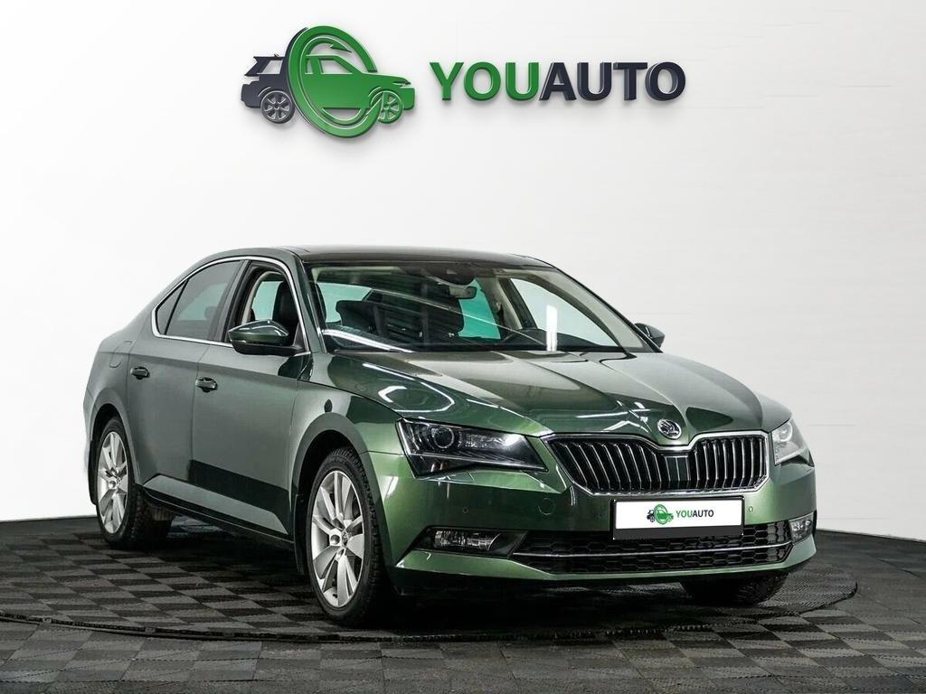 Skoda Superb 2018, зеленый