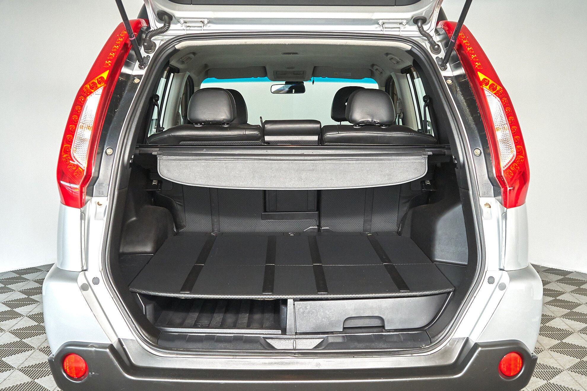 Nissan X-Trail 2011, серебряный