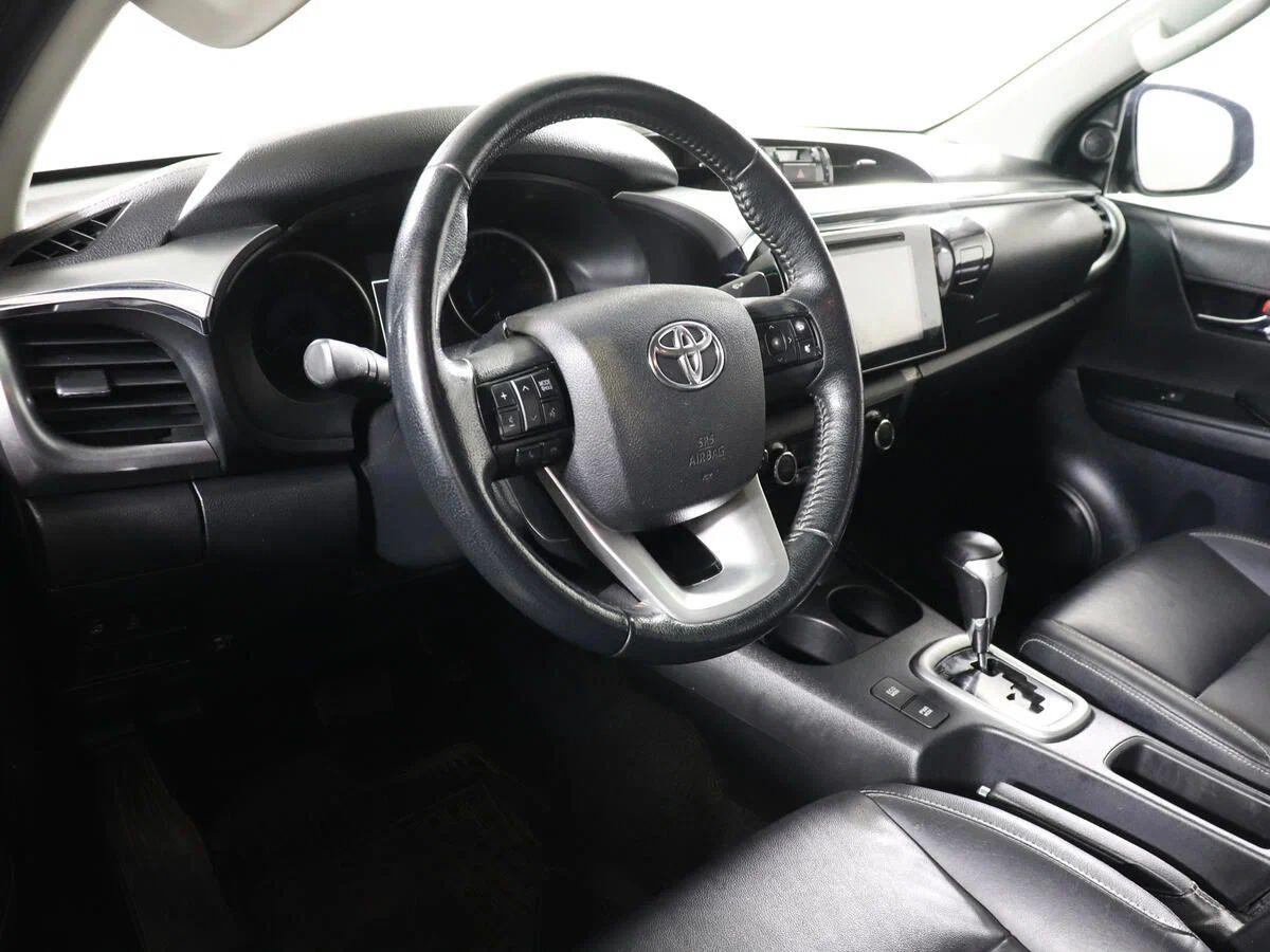 Toyota Hilux 2017, черный