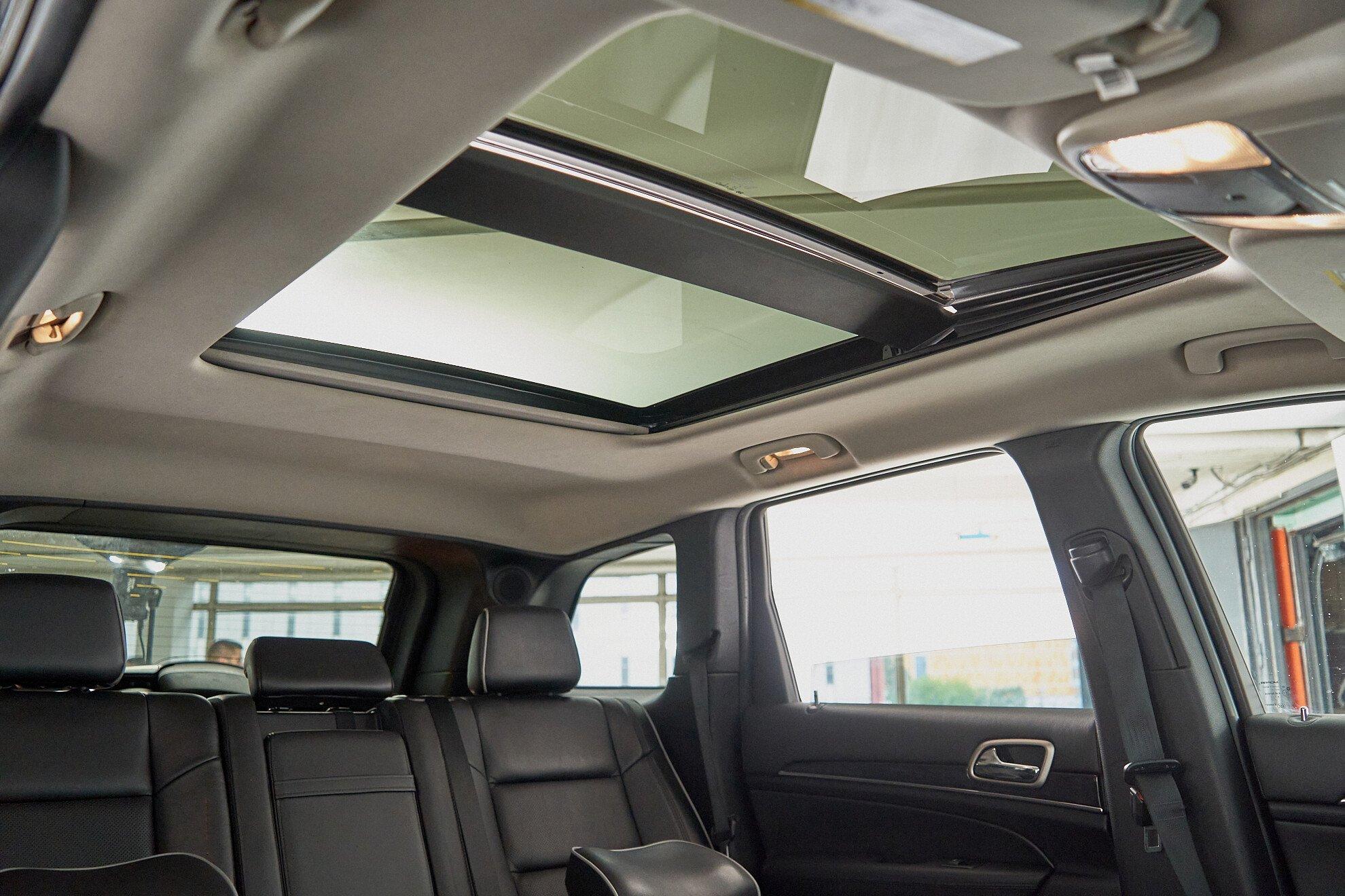 Jeep Grand Cherokee 2011, черный
