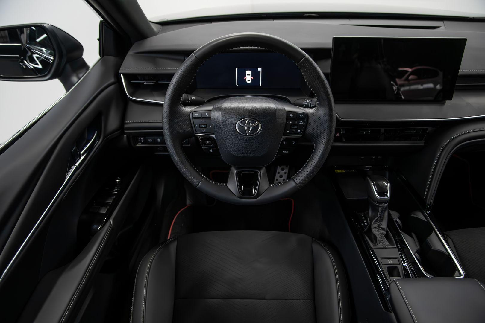 Toyota Camry 2024, черный