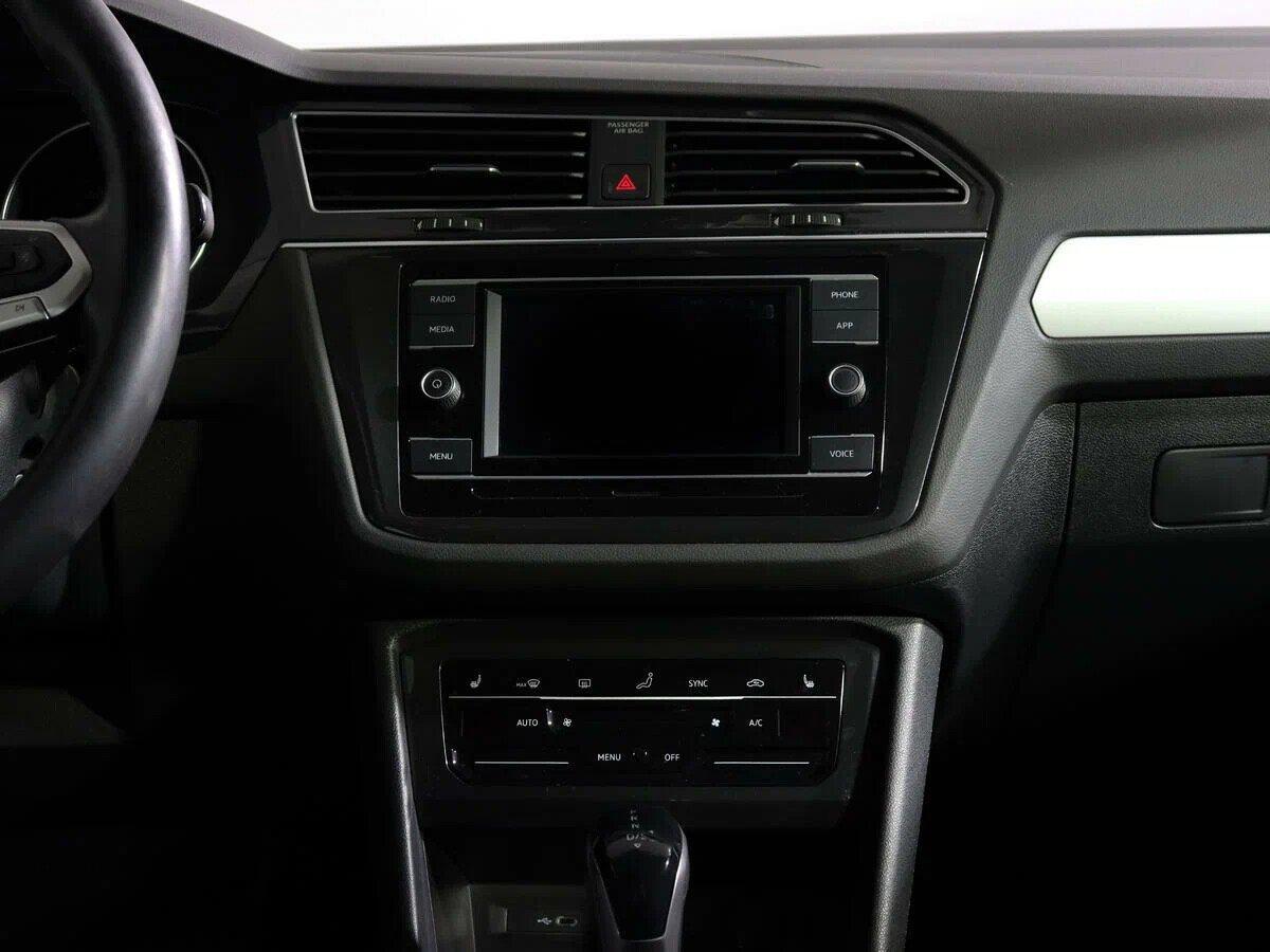Volkswagen Tiguan 2020, серебряный