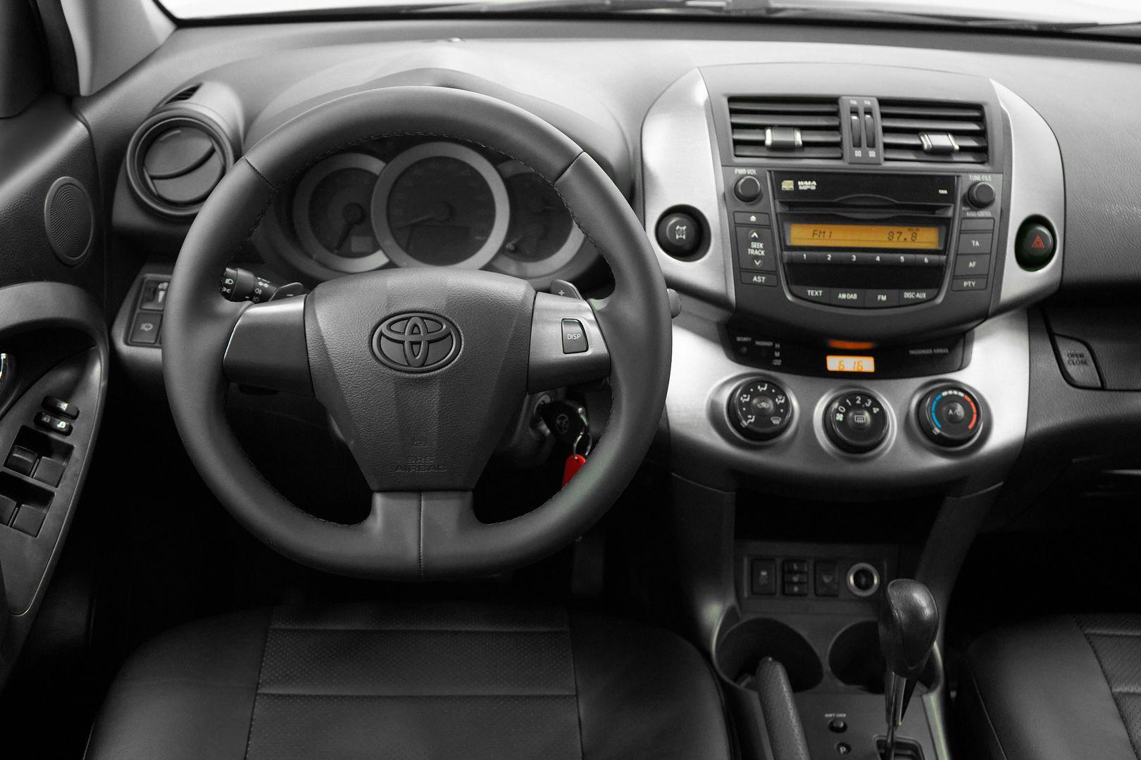 Toyota RAV4 2011, черный