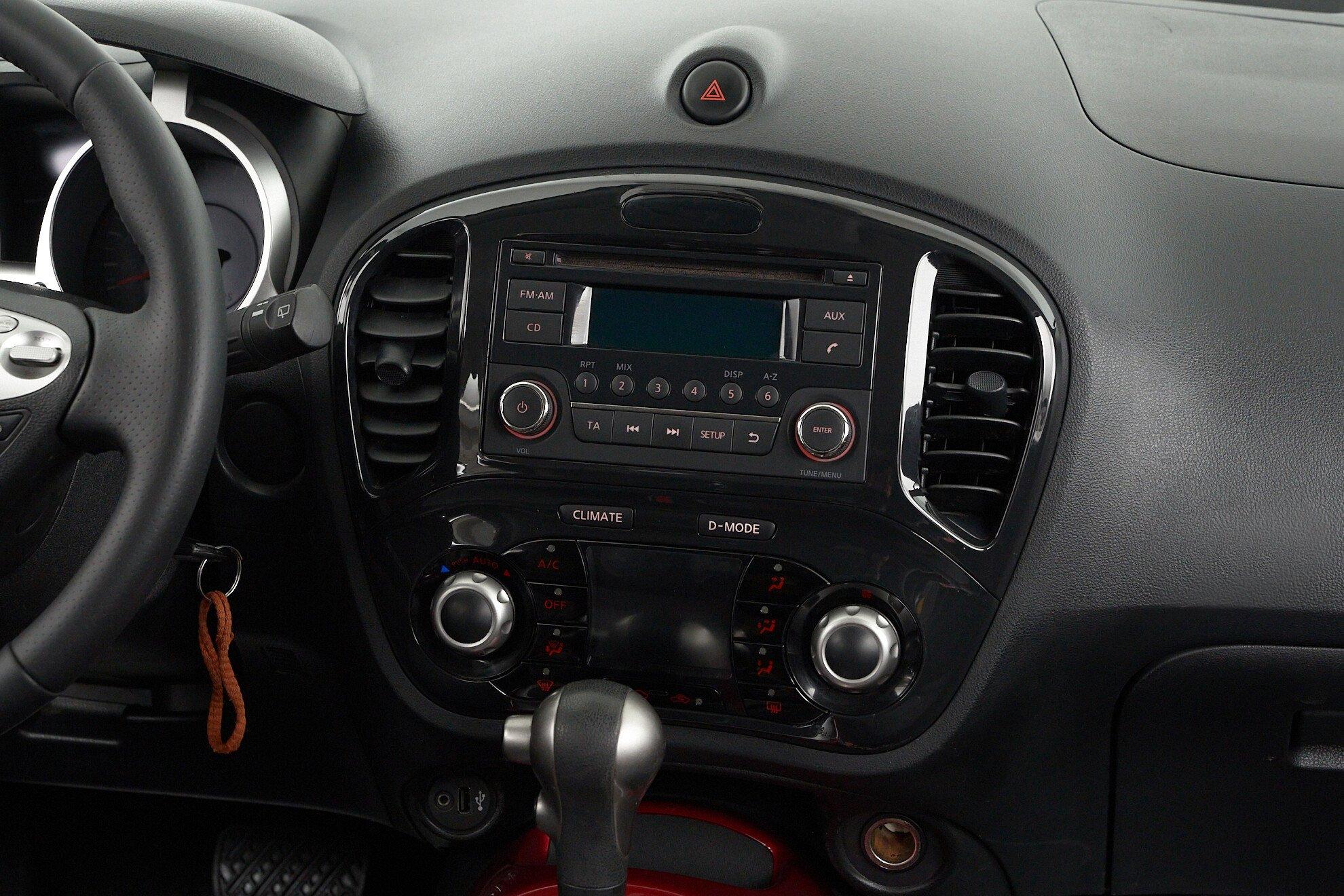 Nissan Juke 2011, красный