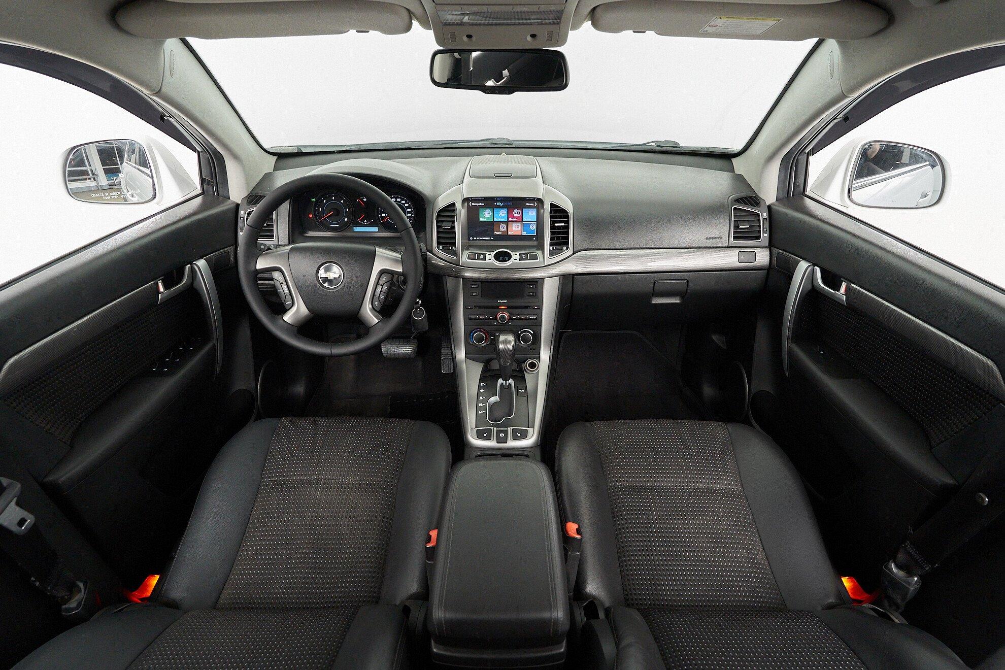 Chevrolet Captiva 2013, белый