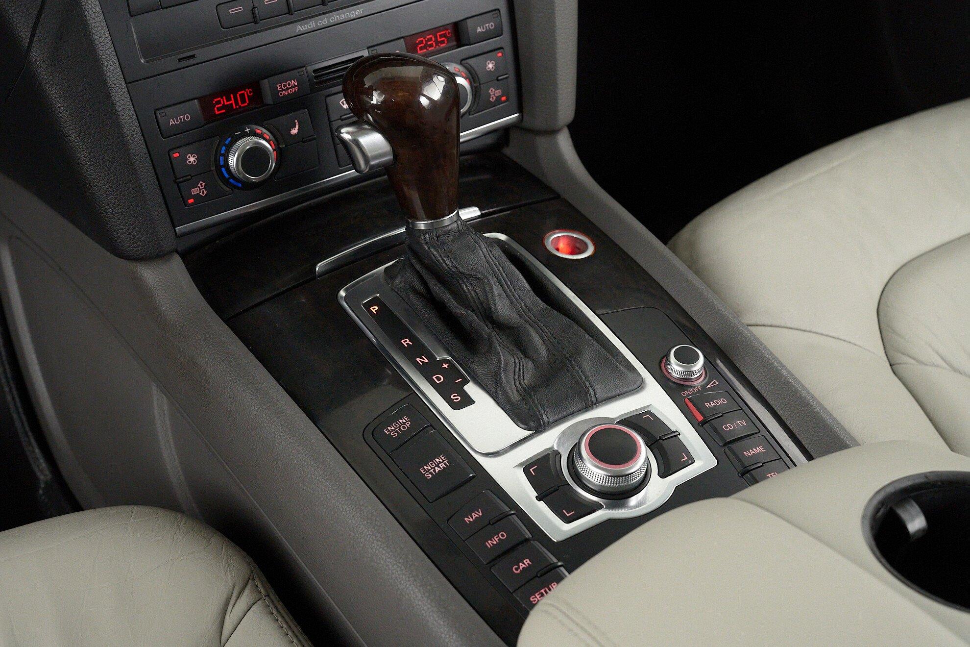 Audi Q7 2007, серый