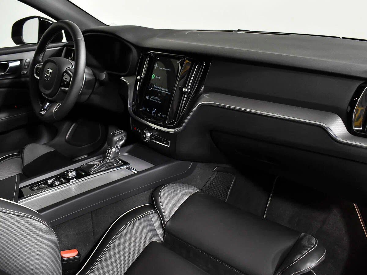 Volvo S60 2023, серый