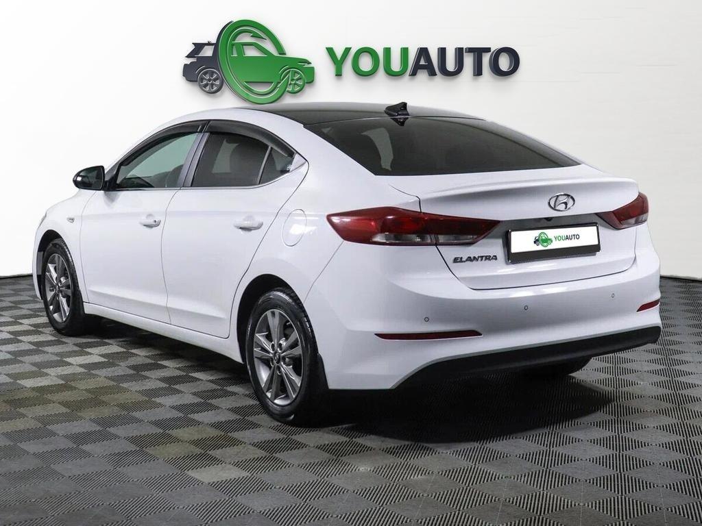 Hyundai Elantra 2018, белый
