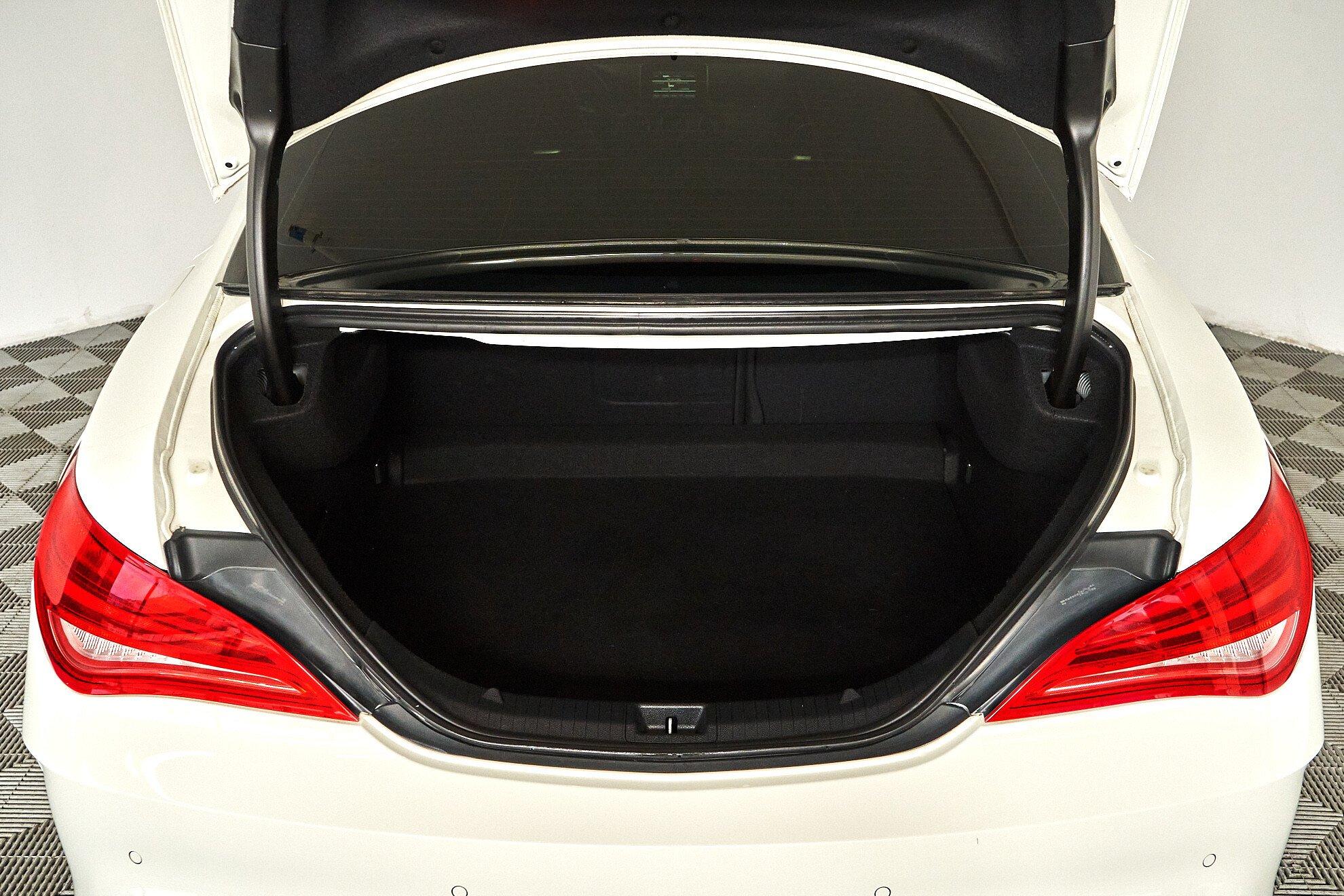 Mercedes-Benz CLA 2013, белый