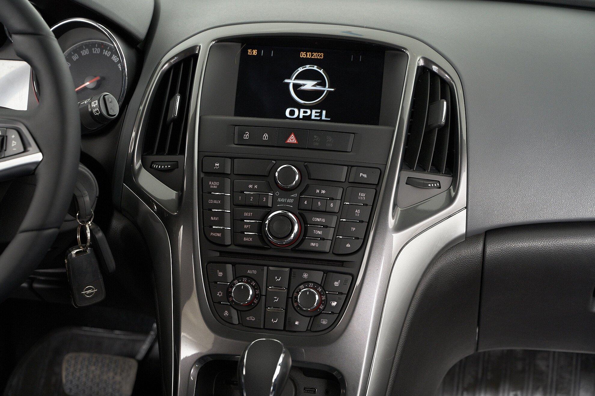 Opel Astra 2013, серый