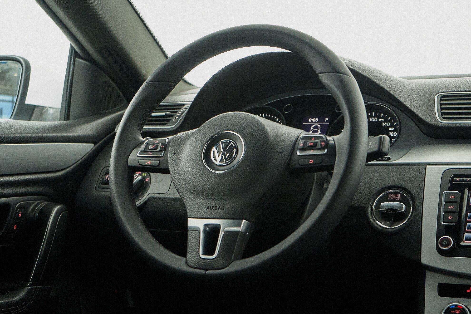 Volkswagen Passat CC 2013, белый