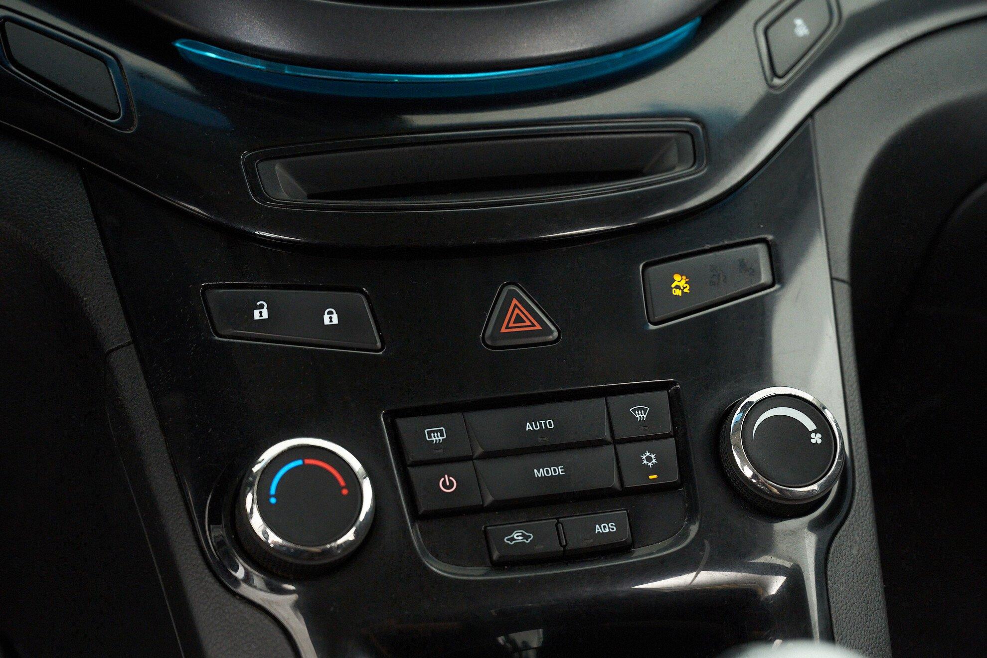 Chevrolet Orlando 2013, белый
