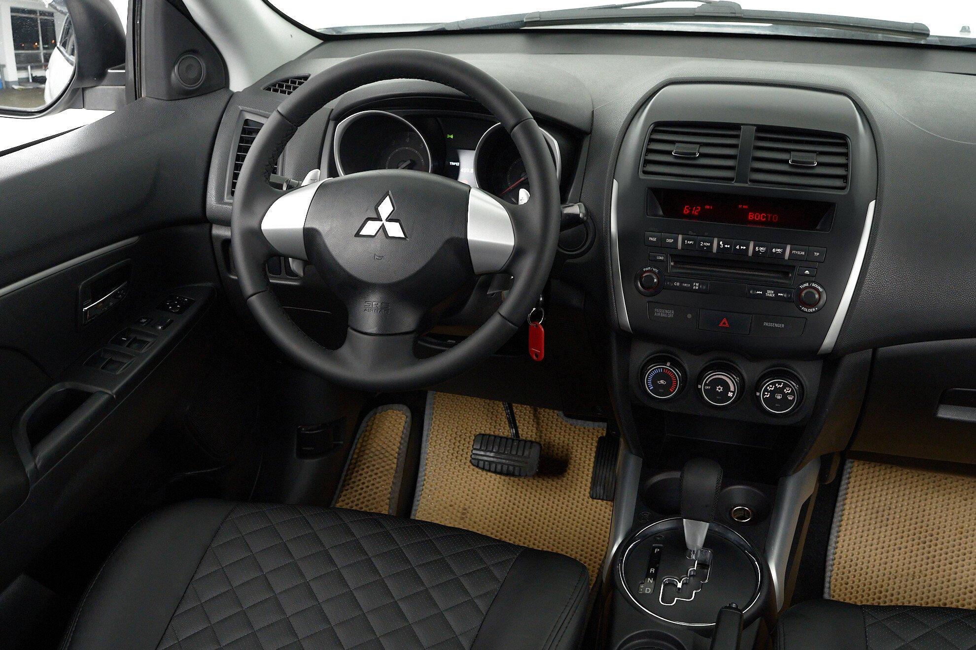 Mitsubishi ASX 2012, белый