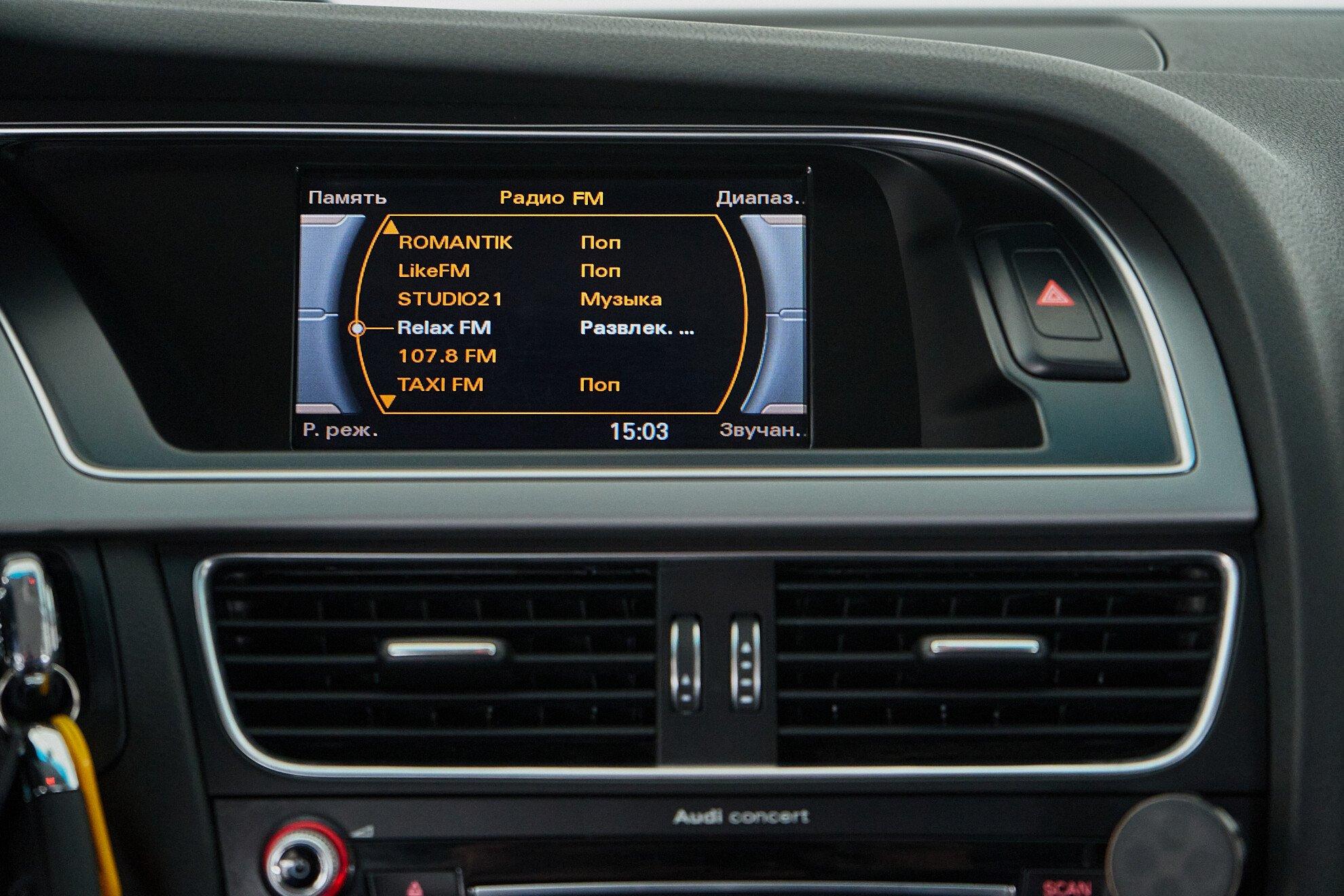Audi A4 2014, белый