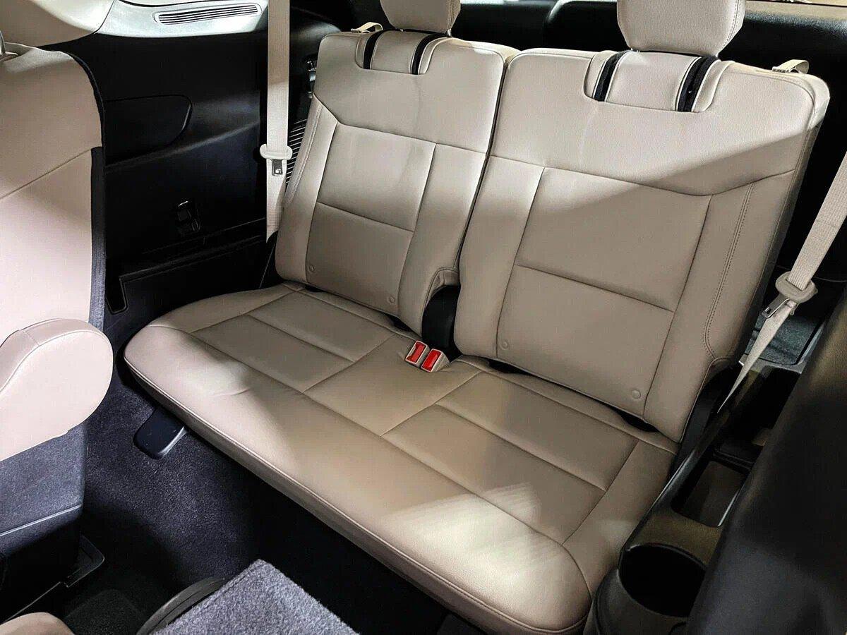 Ford Explorer 2022, серебряный