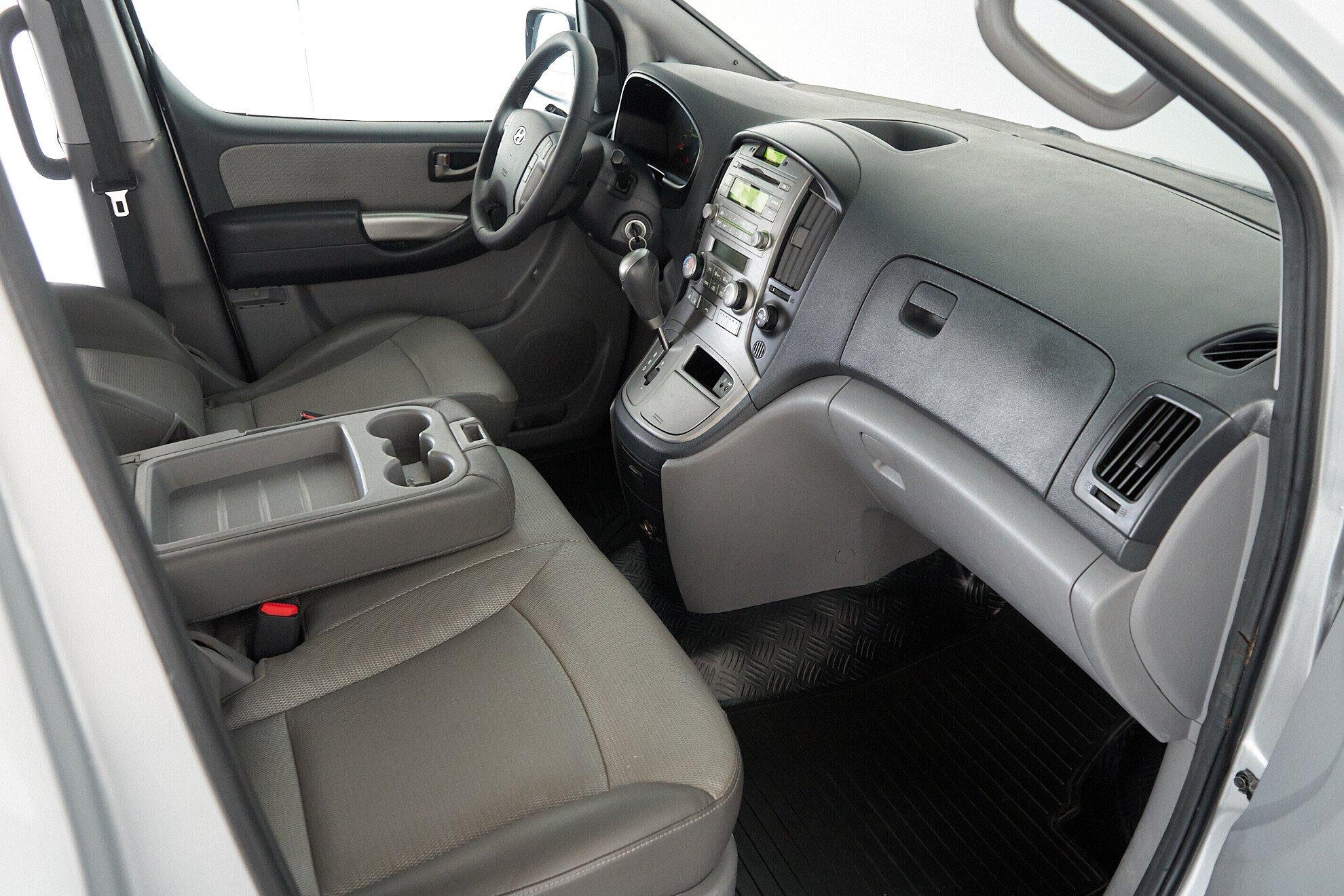 Hyundai Grand Starex 2008, серебряный